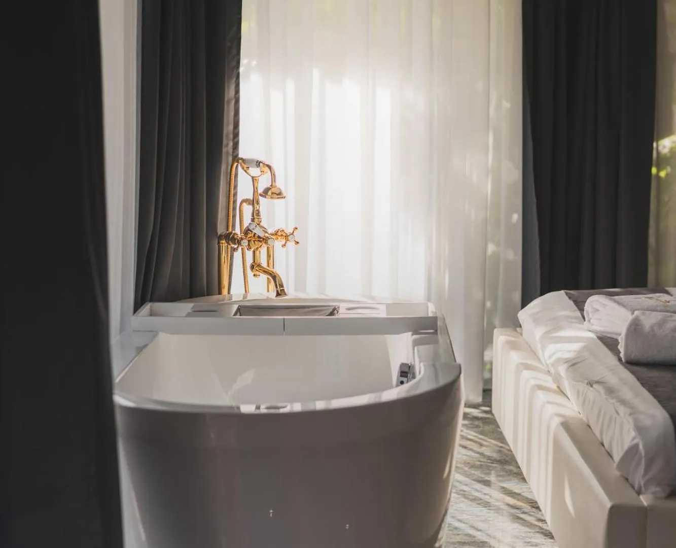 The Hidden Bank: Silver Bullet Plovdiv Apartamento