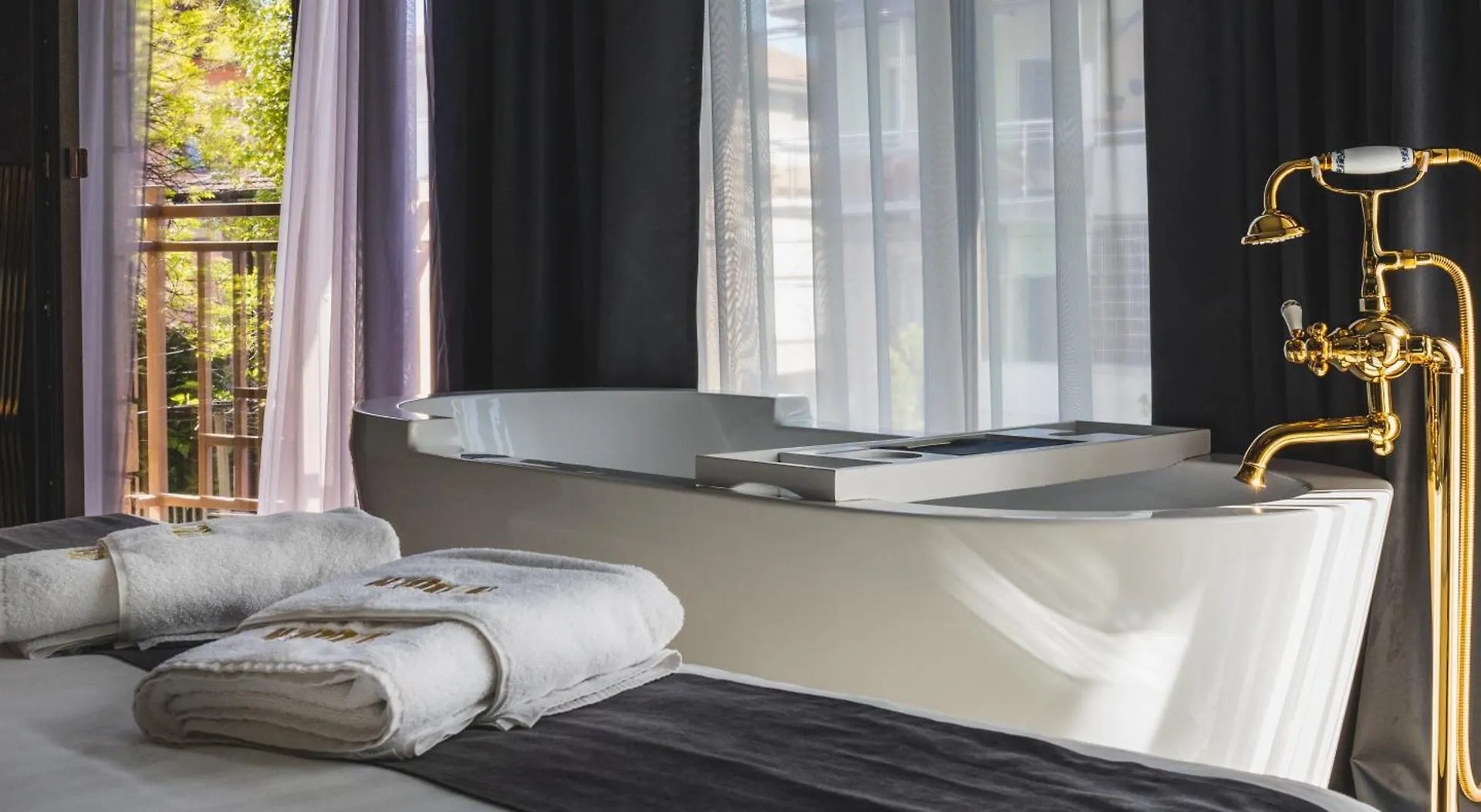 The Hidden Bank: Silver Bullet Plovdiv Apartamento